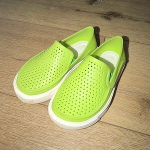Crocs Kids CitiLane Roka in Lime Green C8